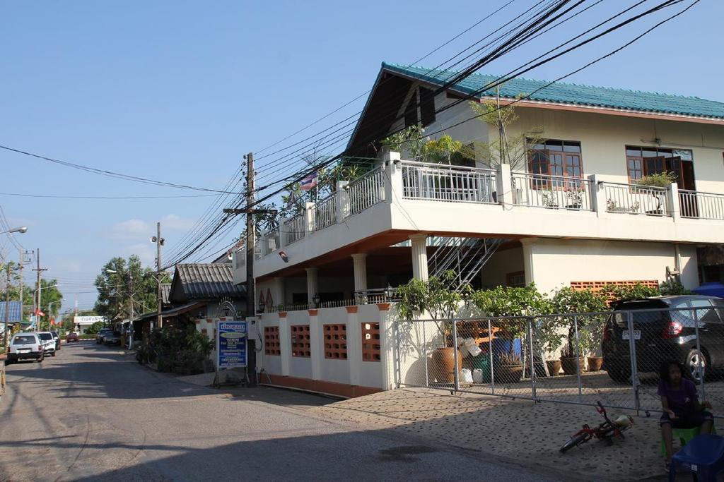 Ban Sulada Guest House Laem Ngop Exterior photo